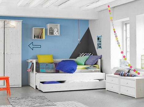 Kajuitbed met logeerbed en bedlade, lifetime white wash, ladenblok, draaideurkast, Slaapkenner Theo Bot.